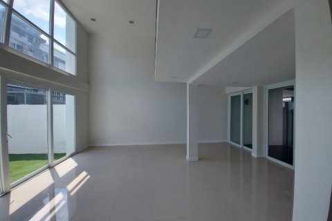 Townhouse in Bangkok, Thailand 3 bedrooms № 65963 - photo 8