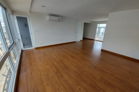 Townhouse in Bangkok, Thailand 3 bedrooms № 65963 - photo 14