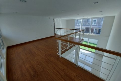 Townhouse in Bangkok, Thailand 3 bedrooms № 65963 - photo 3