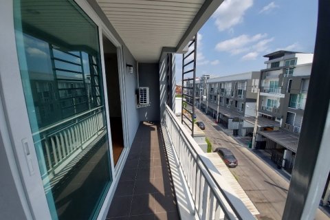 Townhouse in Bangkok, Thailand 3 bedrooms № 65963 - photo 13