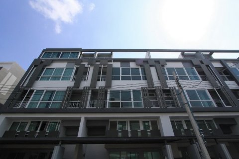 Townhouse in Bangkok, Thailand 3 bedrooms № 65963 - photo 5