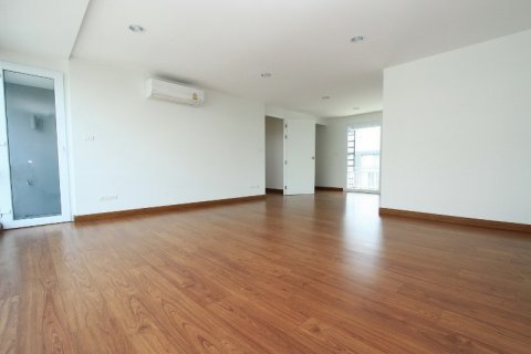 Townhouse in Bangkok, Thailand 3 bedrooms № 65963 - photo 15
