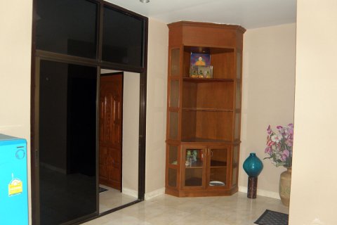 Casa de 3 dormitorios en Pattaya, Tailandia № 204558 - foto 11
