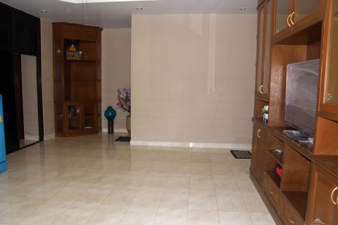 Casa de 3 dormitorios en Pattaya, Tailandia № 204558 - foto 12
