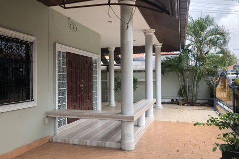 Casa de 3 dormitorios en Pattaya, Tailandia № 204554 - foto 20