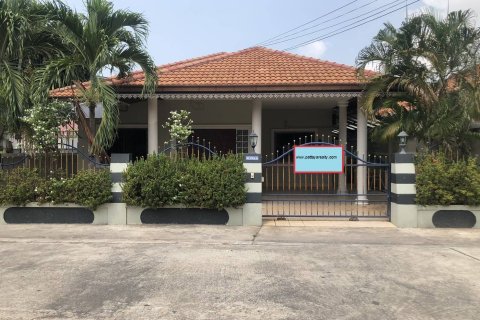 Casa de 3 dormitorios en Pattaya, Tailandia № 204554 - foto 12