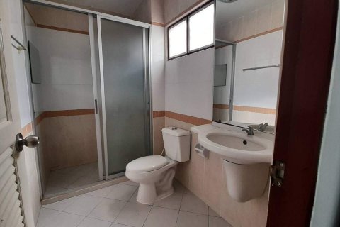 Casa de 2 dormitorios en Pattaya, Tailandia № 204555 - foto 11