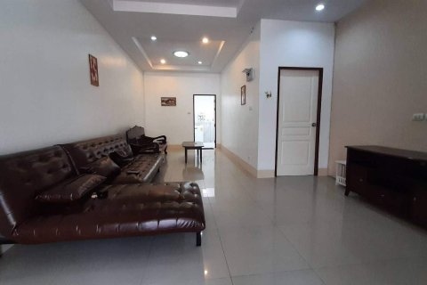 Casa de 2 dormitorios en Pattaya, Tailandia № 204555 - foto 3