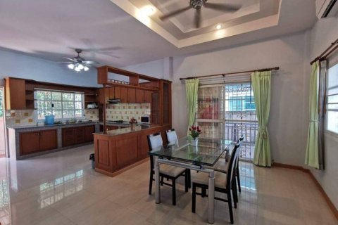 Casa de 3 dormitorios en Pattaya, Tailandia № 204553 - foto 2