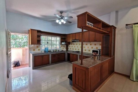 Casa de 3 dormitorios en Pattaya, Tailandia № 204553 - foto 10