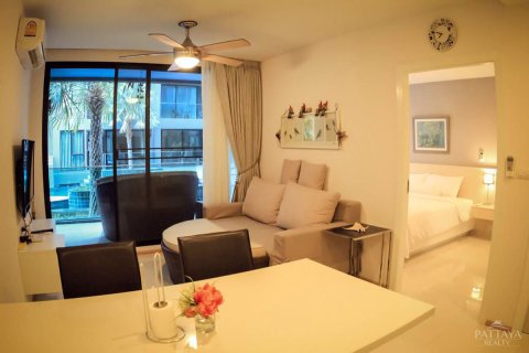 Condominio de 1 dormitorio en Jomtien Beach, Pattaya, Tailandia № 204117 - foto 2