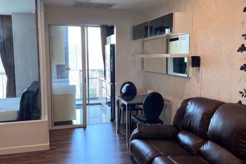 Condominio de 1 dormitorio en Phra Khanong, Bangkok, Tailandia № 47924 - foto 2