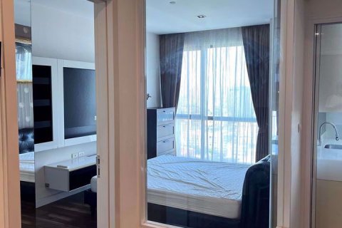 Condominio de 1 dormitorio en Phra Khanong, Bangkok, Tailandia № 47924 - foto 11