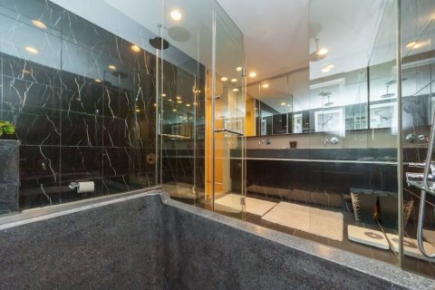 Ático de 3 dormitorios en Bangkok, Tailandia № 180993 - foto 12