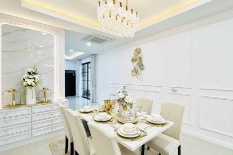 Chalet de 3 dormitorios en Pattaya, Tailandia № 172892 - foto 6