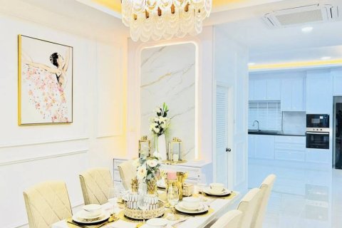Chalet de 3 dormitorios en Pattaya, Tailandia № 172892 - foto 8
