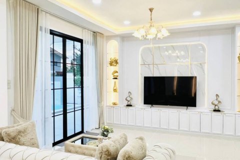 Chalet de 3 dormitorios en Pattaya, Tailandia № 172892 - foto 4