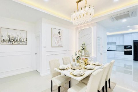 Chalet de 3 dormitorios en Pattaya, Tailandia № 172892 - foto 7