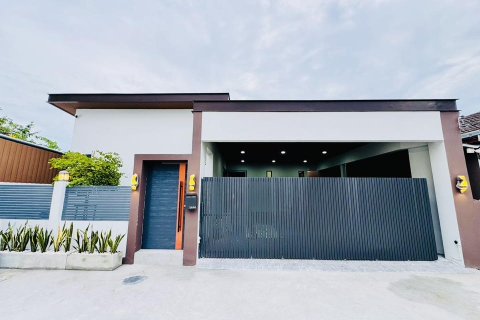 Casa de 3 dormitorios en Pattaya, Tailandia № 146473 - foto 2