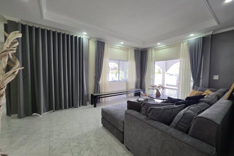 Casa de 3 dormitorios en Pattaya, Tailandia № 146474 - foto 13