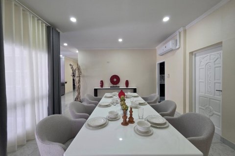 Casa de 3 dormitorios en Pattaya, Tailandia № 146474 - foto 15