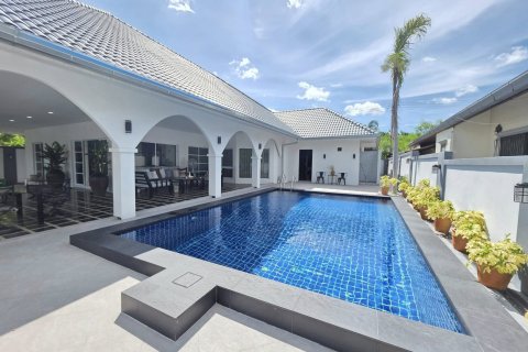 Casa de 3 dormitorios en Pattaya, Tailandia № 146474