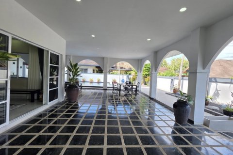 Casa de 3 dormitorios en Pattaya, Tailandia № 146474 - foto 7