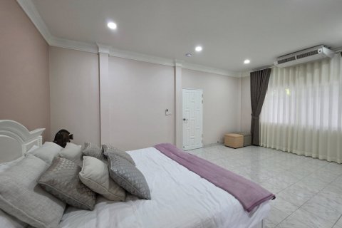 Casa de 3 dormitorios en Pattaya, Tailandia № 146474 - foto 25
