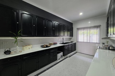 Casa de 3 dormitorios en Pattaya, Tailandia № 146474 - foto 17