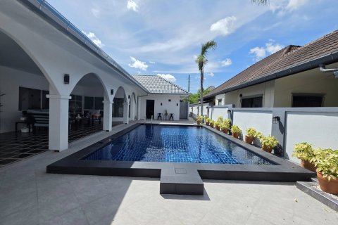 Casa de 3 dormitorios en Pattaya, Tailandia № 146474 - foto 3
