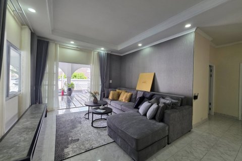 Casa de 3 dormitorios en Pattaya, Tailandia № 146474 - foto 12