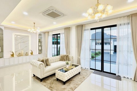 Casa de 3 dormitorios en Pattaya, Tailandia № 146472 - foto 4
