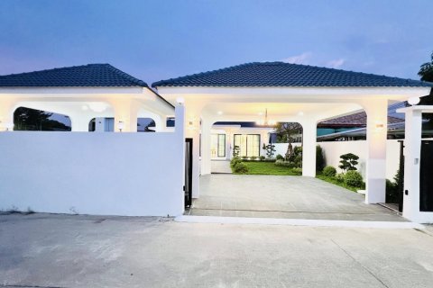 Casa de 3 dormitorios en Pattaya, Tailandia № 146472 - foto 23