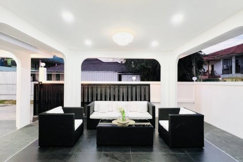 Casa de 3 dormitorios en Pattaya, Tailandia № 146472 - foto 27