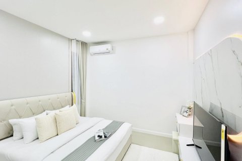 Casa de 3 dormitorios en Pattaya, Tailandia № 146472 - foto 15