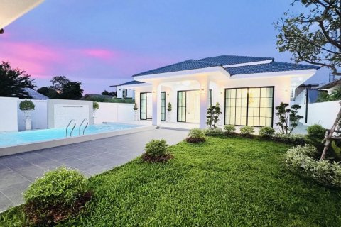 Casa de 3 dormitorios en Pattaya, Tailandia № 146472 - foto 3
