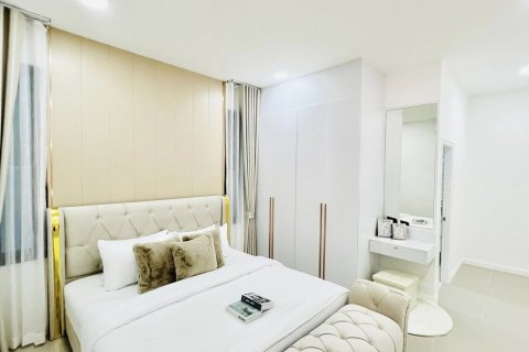 Casa de 3 dormitorios en Pattaya, Tailandia № 146472 - foto 18