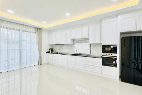 Casa de 3 dormitorios en Pattaya, Tailandia № 146472 - foto 6