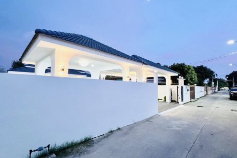 Casa de 3 dormitorios en Pattaya, Tailandia № 146472 - foto 22
