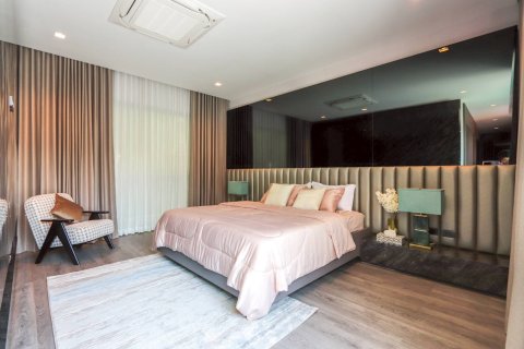 Casa de 6 dormitorios en Pattaya, Tailandia № 146471 - foto 13