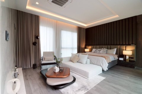 Casa de 6 dormitorios en Pattaya, Tailandia № 146471 - foto 16