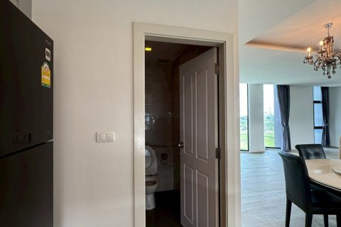 Condominio de 3 dormitorios en Samut Prakan, Tailandia № 151260 - foto 9