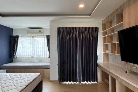 Condominio de 3 dormitorios en Samut Prakan, Tailandia № 151260 - foto 10