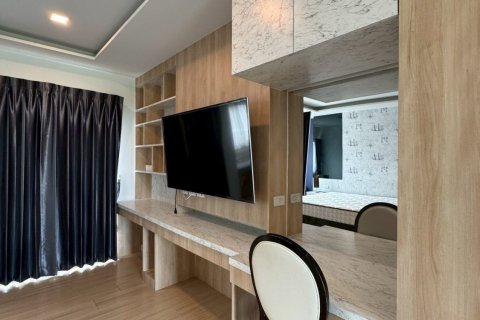 Condominio de 3 dormitorios en Samut Prakan, Tailandia № 151260 - foto 15