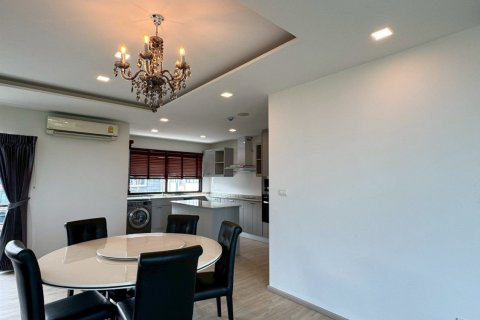 Condominio de 3 dormitorios en Samut Prakan, Tailandia № 151260 - foto 12