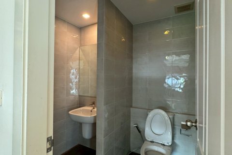 Condominio de 3 dormitorios en Samut Prakan, Tailandia № 151260 - foto 3