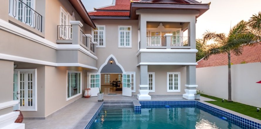 Maison à Pattaya, Thaïlande 6 chambres № 46925