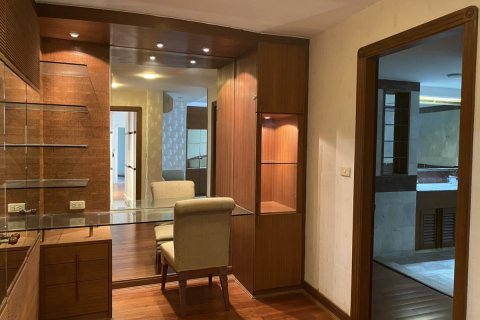 Eigentumswohnung in Watthana, Bangkok, Thailand, 3 Schlafzimmer № 200699 - Foto 4