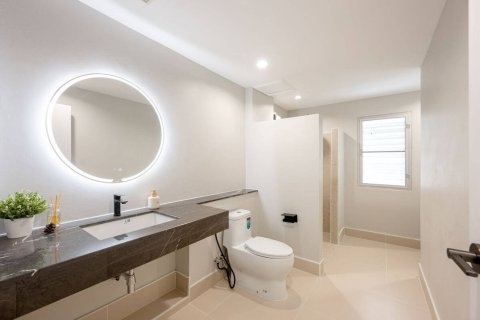 Casa de 5 dormitorios en Bangkok, Tailandia № 180525 - foto 18