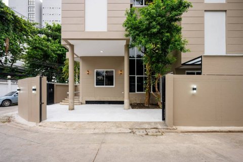 Casa de 5 dormitorios en Bangkok, Tailandia № 180525 - foto 25